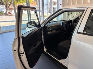 Mahindra XUV 3XO 1.2T MX2 manual - Image 10