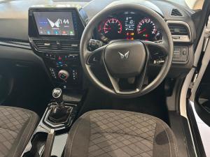 Mahindra XUV 3XO 1.2T MX2 manual - Image 17
