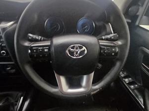Toyota Fortuner 2.4GD-6 manual - Image 8