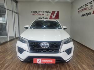Toyota Fortuner 2.4GD-6 manual - Image 4