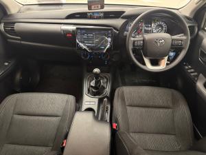 Toyota Hilux 2.4GD-6 double cab Raider manual - Image 6