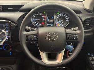 Toyota Hilux 2.4GD-6 double cab Raider manual - Image 8