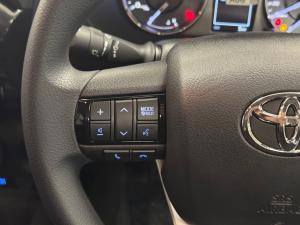 Toyota Hilux 2.4GD-6 double cab Raider manual - Image 9