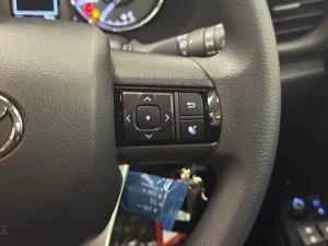 Toyota Hilux 2.4GD-6 double cab Raider manual - Image 10