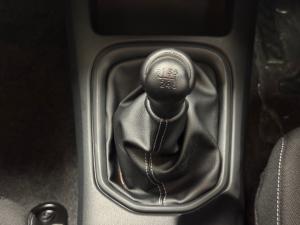 Toyota Hilux 2.4GD-6 double cab Raider manual - Image 11