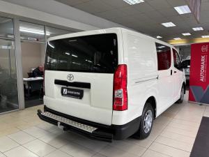 Toyota Quantum 2.8 LWB crew cab manual - Image 2