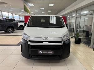 Toyota Quantum 2.8 LWB crew cab manual - Image 4