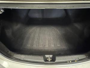 Hyundai Elantra 1.8 Executive - Image 18