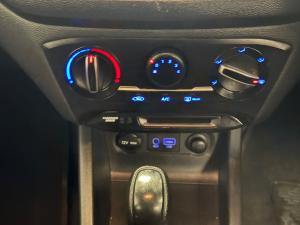 Hyundai i20 1.4 Motion auto - Image 14