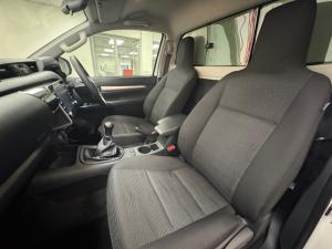 Toyota Hilux 2.4GD-6 single cab Raider manual - Image 7