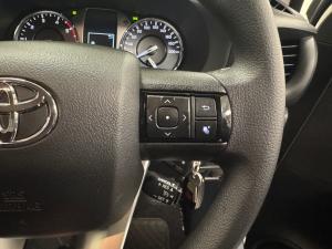 Toyota Hilux 2.4GD-6 single cab Raider manual - Image 10