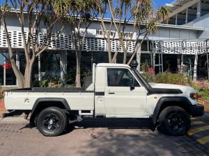 Toyota Land Cruiser 79 4.5D-4D LX V8 single cab - Image 3