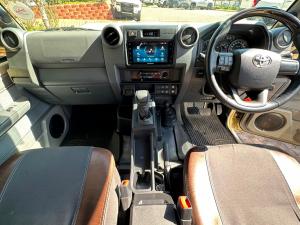 Toyota Land Cruiser 79 2.8GD-6 double cab auto - Image 6