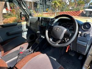 Toyota Land Cruiser 79 2.8GD-6 double cab auto - Image 7