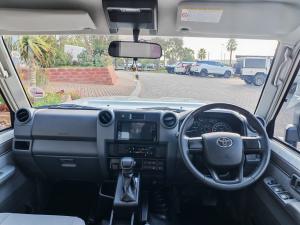 Toyota Land Cruiser 79 2.8GD-6 double cab auto - Image 6