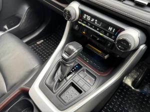 Toyota RAV4 2.0 VX - Image 13