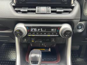 Toyota RAV4 2.0 VX - Image 15