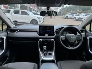 Toyota RAV4 2.0 GX auto - Image 6