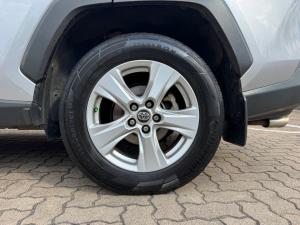 Toyota RAV4 2.0 GX auto - Image 18