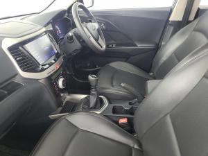 Mahindra XUV300 1.2T - Image 8
