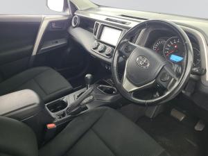 Toyota RAV4 2.0 GX automatic - Image 6
