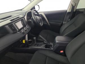 Toyota RAV4 2.0 GX automatic - Image 8