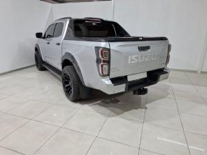 Isuzu D-Max 3.0TD double cab V-Cross - Image 3