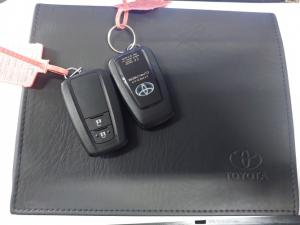 Toyota Corolla 1.8 Hybrid XR - Image 12