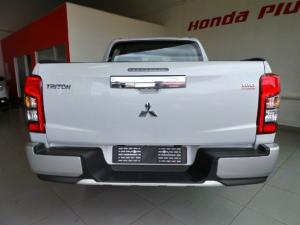 Mitsubishi Triton 2.4DI-D double cab auto - Image 5