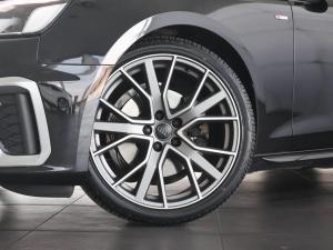 Audi A4 40TFSI S line - Image 3