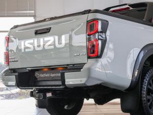 Isuzu D-Max 3.0TD double cab V-Cross - Image 13
