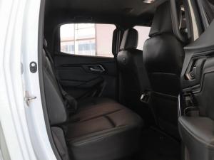 Isuzu D-Max 3.0TD double cab V-Cross - Image 16