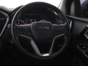 Isuzu D-Max 3.0TD double cab V-Cross - Image 24