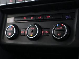 Volkswagen Amarok 2.0BiTDI double cab Highline auto - Image 26