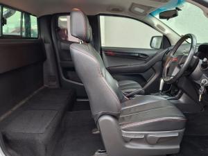 Isuzu D-Max 250 Extended cab X-Rider auto - Image 7
