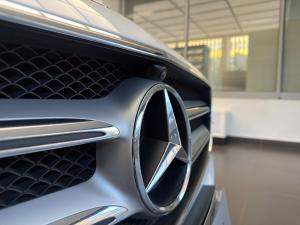 Mercedes-Benz E-Class E200 - Image 5