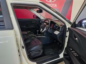 Mahindra XUV300 1.5TD W8 - Image 17