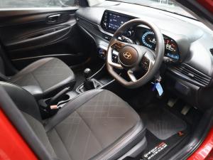 Hyundai i20 1.2 Premium - Image 10