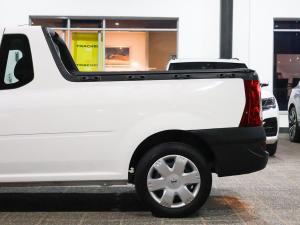 Nissan NP200 1.6i safety pack (aircon) - Image 16