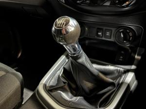 Nissan Navara 2.5DDTi double cab SE Plus 4x4 - Image 12