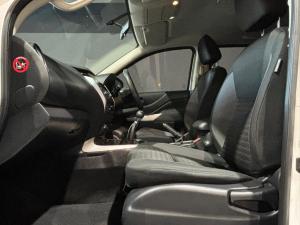 Nissan Navara 2.5DDTi double cab SE Plus 4x4 - Image 19