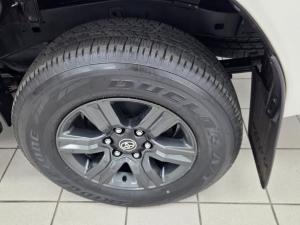 Toyota Hilux 2.4 GD-6 Raider 4X4 automaticD/C - Image 13
