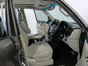 Mitsubishi Pajero 5-door 3.2DI-D GLS - Image 10