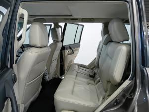Mitsubishi Pajero 5-door 3.2DI-D GLS - Image 8