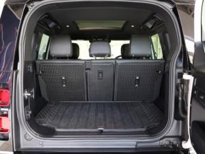 Land Rover Defender 110 D300 X-Dynamic HSE - Image 11