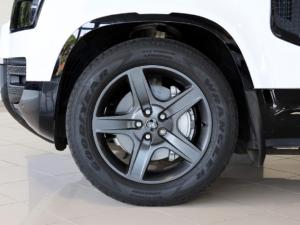 Land Rover Defender 110 D300 X-Dynamic HSE - Image 12