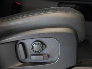 Land Rover Defender 110 D300 X-Dynamic HSE - Image 14