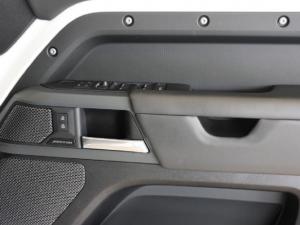 Land Rover Defender 110 D300 X-Dynamic HSE - Image 21