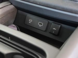 Land Rover Defender 110 D300 X-Dynamic HSE - Image 22