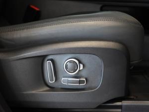 Land Rover Defender 130 D350 X-Dynamic HSE - Image 22